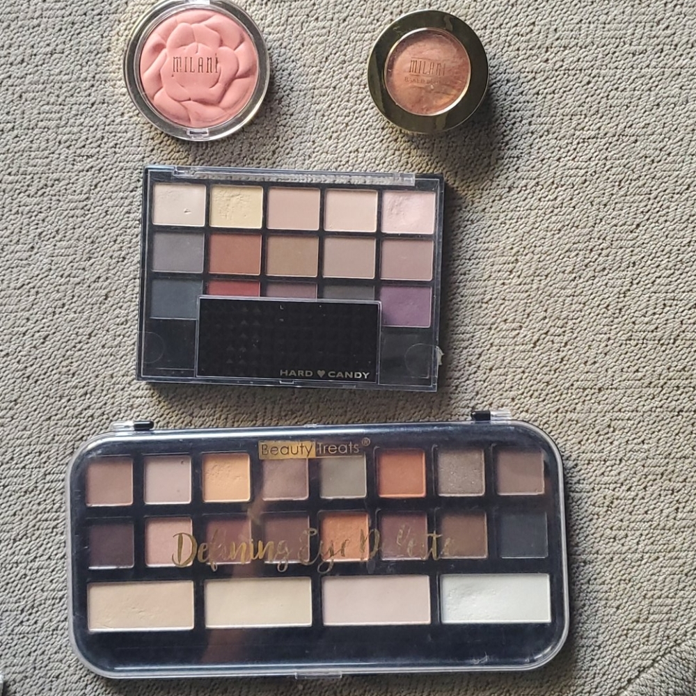 2 blushes 2 eye shadow pallets